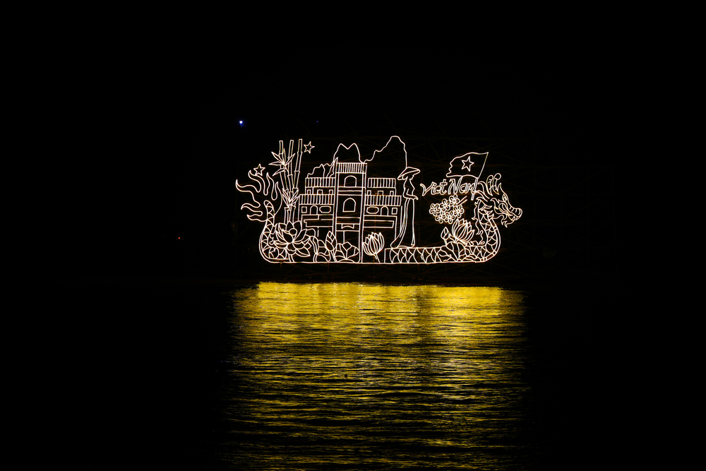 มหาวิทยาลัยนครพนมร่วมตัดสินการประกวด “เรือไฟรักษ์โลก (เรือไฟวิทยาศาสตร์)” ในงานไหลเรือไฟนครพนม 2568